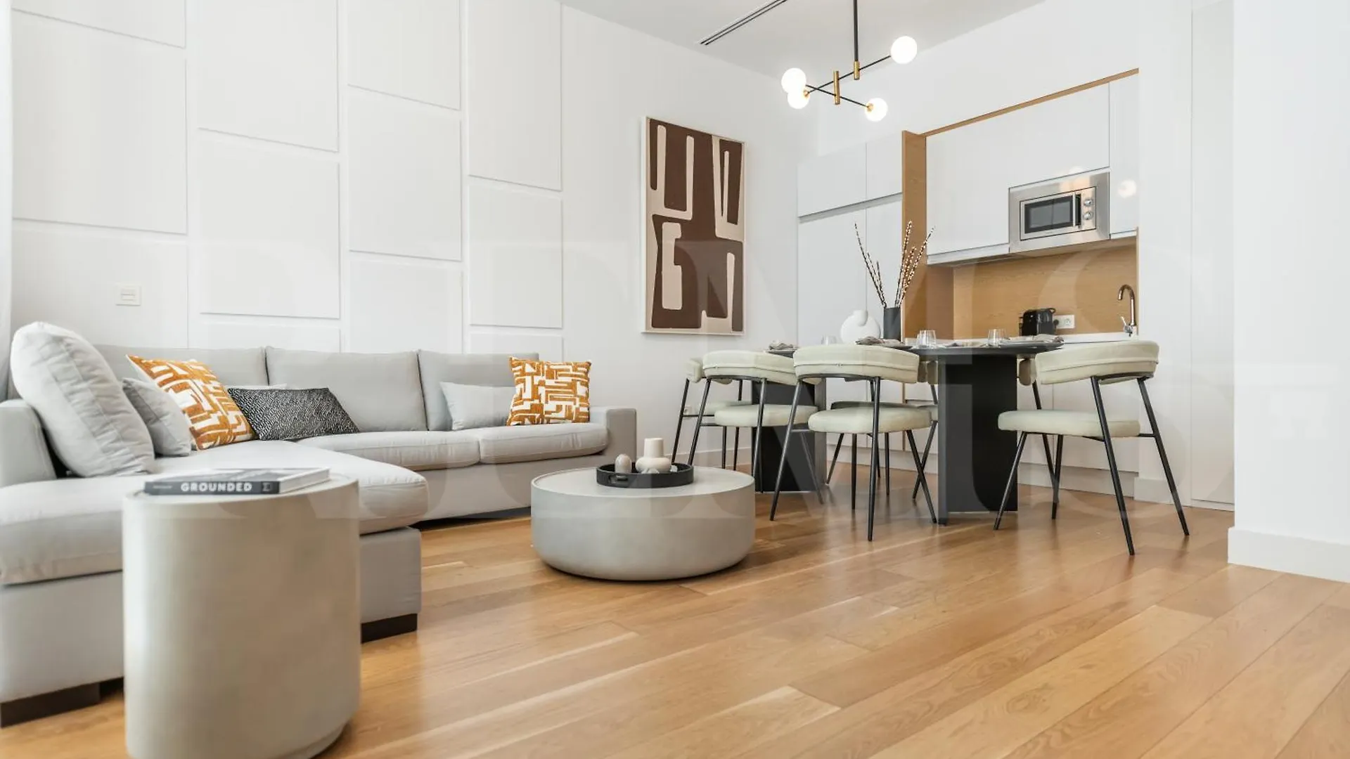 Artistic And Spacious Apartment By Rems contacts