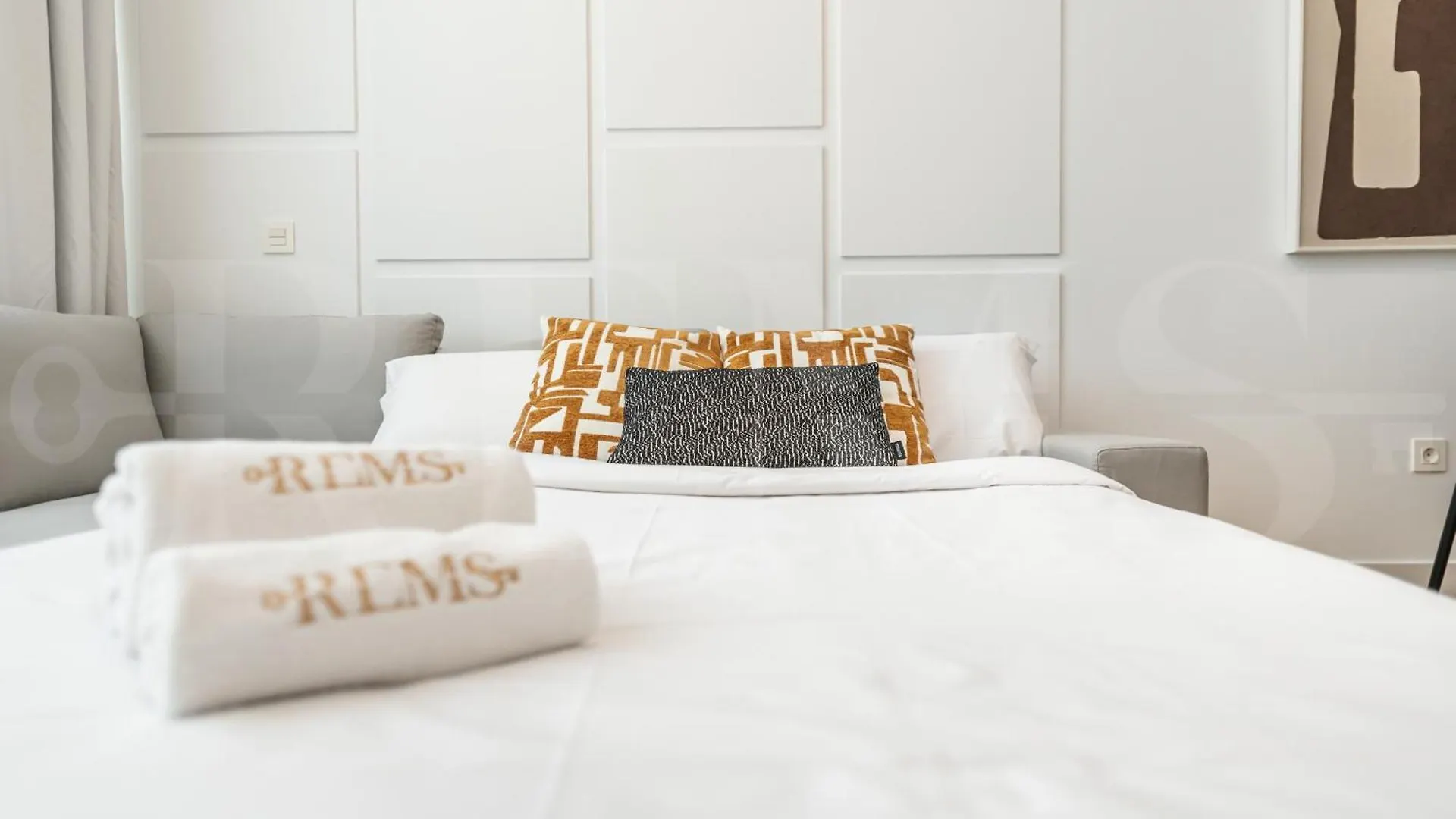 Artistic And Spacious Apartment By Rems Málaga