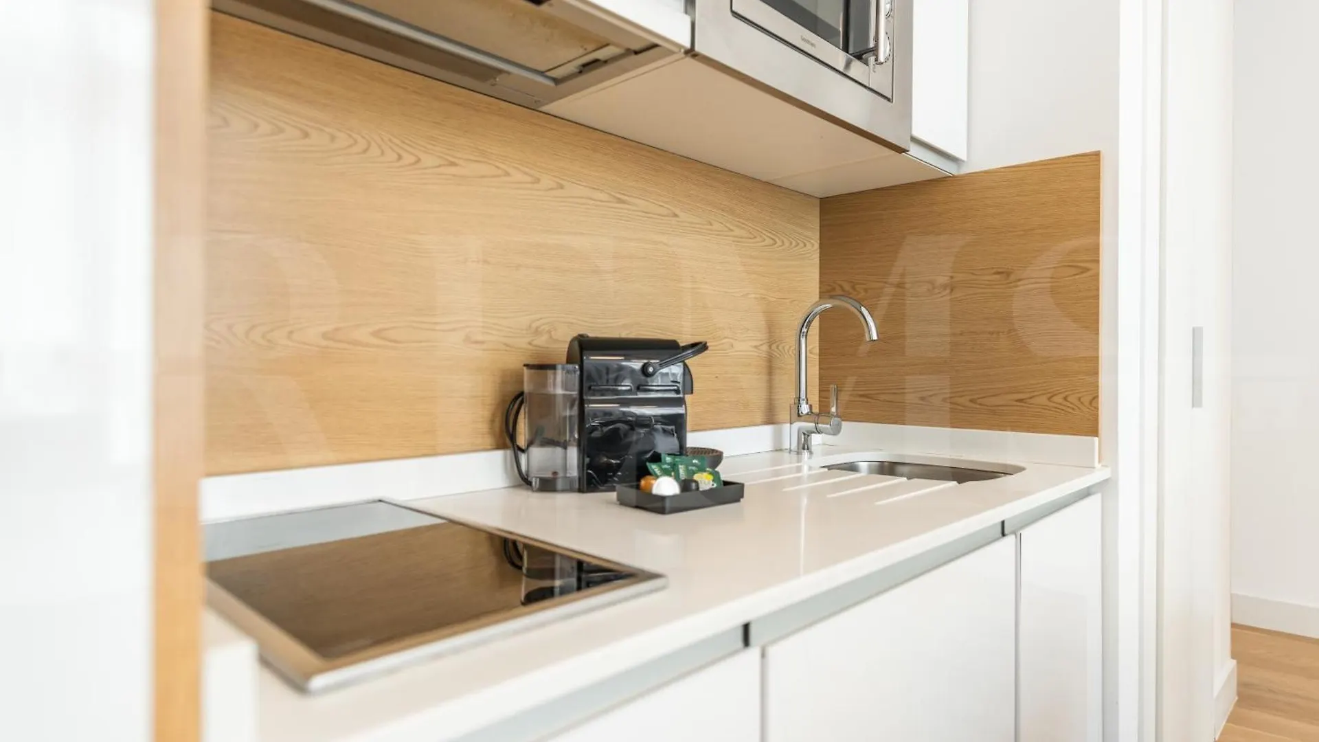 Artistic And Spacious Apartment By Rems Malaga